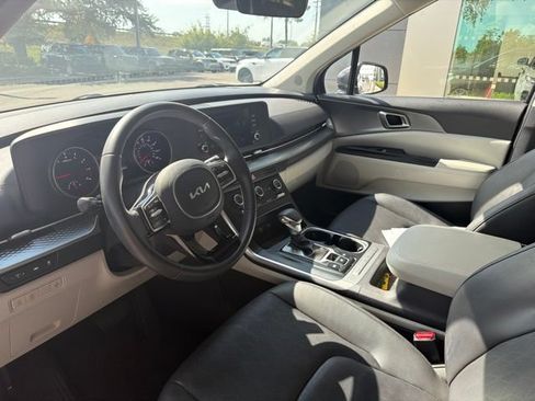 Used 2024 Kia Carnival LX FWD image 6