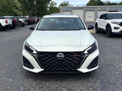 Used 2023 Nissan Altima 2.5 SR AWD/4WD image 2