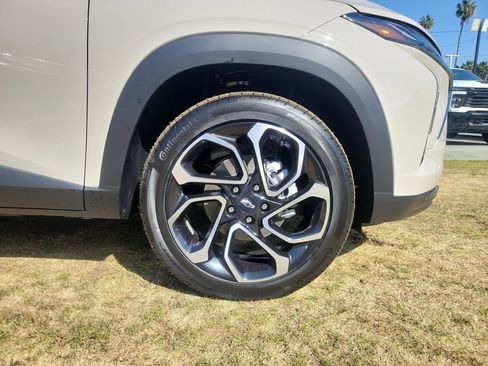 New 2026 Chevrolet Trax RS w/ Sunroof Package image 6