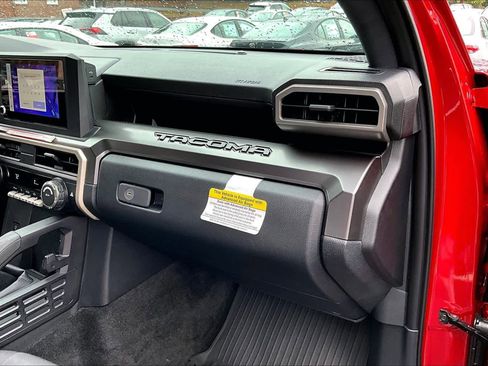 Used 2025 Toyota Tacoma TRD Off-Road image 16