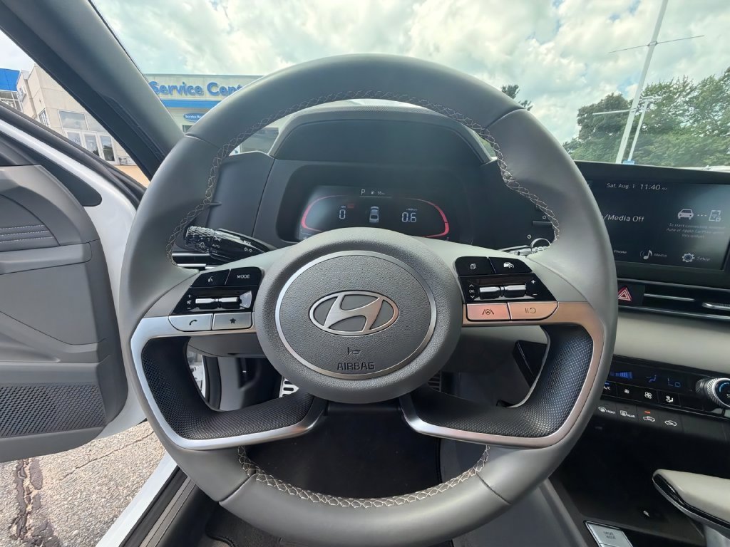 Used 2025 Hyundai Elantra Sport FWD image 18