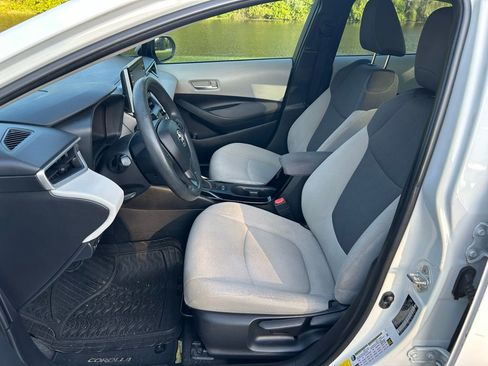 Used 2020 Toyota Corolla LE FWD image 14