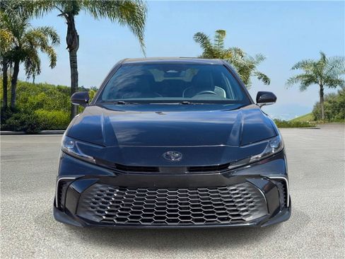 Used 2025 Toyota Camry SE w/ Convenience Package FWD image 3