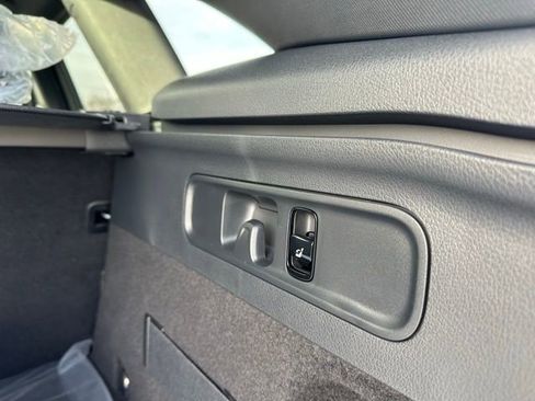 Used 2026 Mercedes-Benz GLC 300 4MATIC image 38