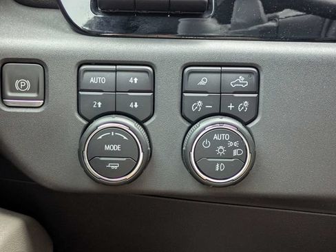 Used 2022 Chevrolet Silverado 1500 ZR2 w/ Technology Package AWD/4WD image 25