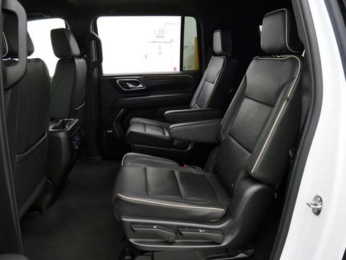 Used 2023 Chevrolet Suburban Premier AWD/4WD image 18