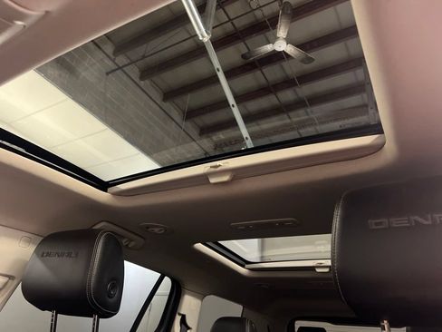 Used 2020 GMC Acadia Denali w/ Technology Package FWD image 31