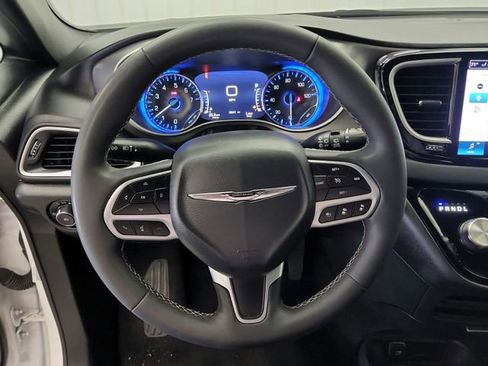 Used 2025 Chrysler Pacifica Select FWD image 20