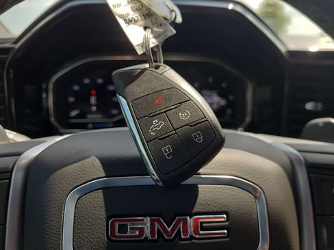 Used 2024 GMC Sierra 1500 SLT w/ SLT Premium Plus Package AWD/4WD image 32