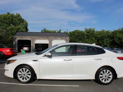 Used 2017 Kia Optima EX FWD image 10