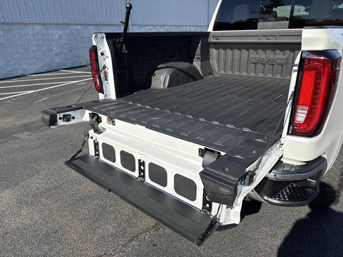 Used 2024 GMC Sierra 1500 SLT w/ SLT Premium Plus Package image 34