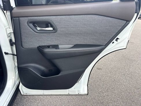 Used 2023 Nissan Rogue SV FWD image 15