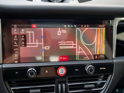 Certified 2025 Porsche Macan image 18