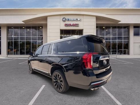 Used 2022 GMC Yukon XL Denali RWD image 11