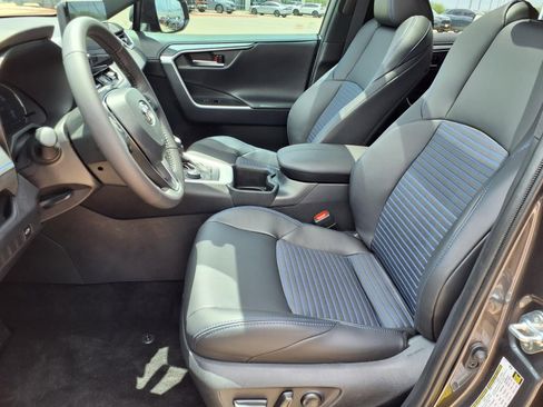 Used 2025 Toyota RAV4 XSE AWD/4WD image 25