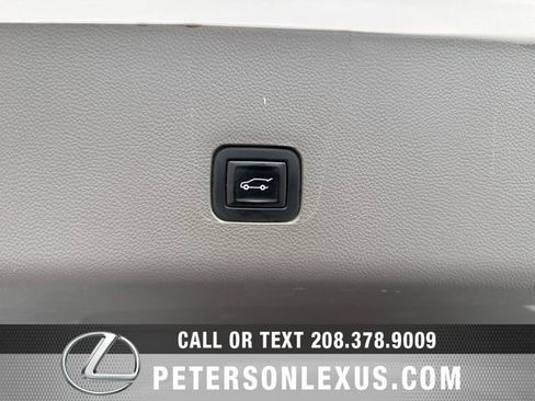 Used 2020 Chevrolet Traverse Premier AWD/4WD image 24