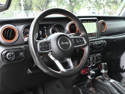 Used 2023 Jeep Gladiator Mojave image 17