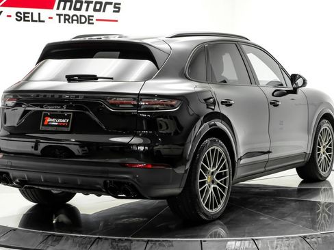 Used 2023 Porsche Cayenne S Platinum w/ Premium Package Plus AWD/4WD image 6