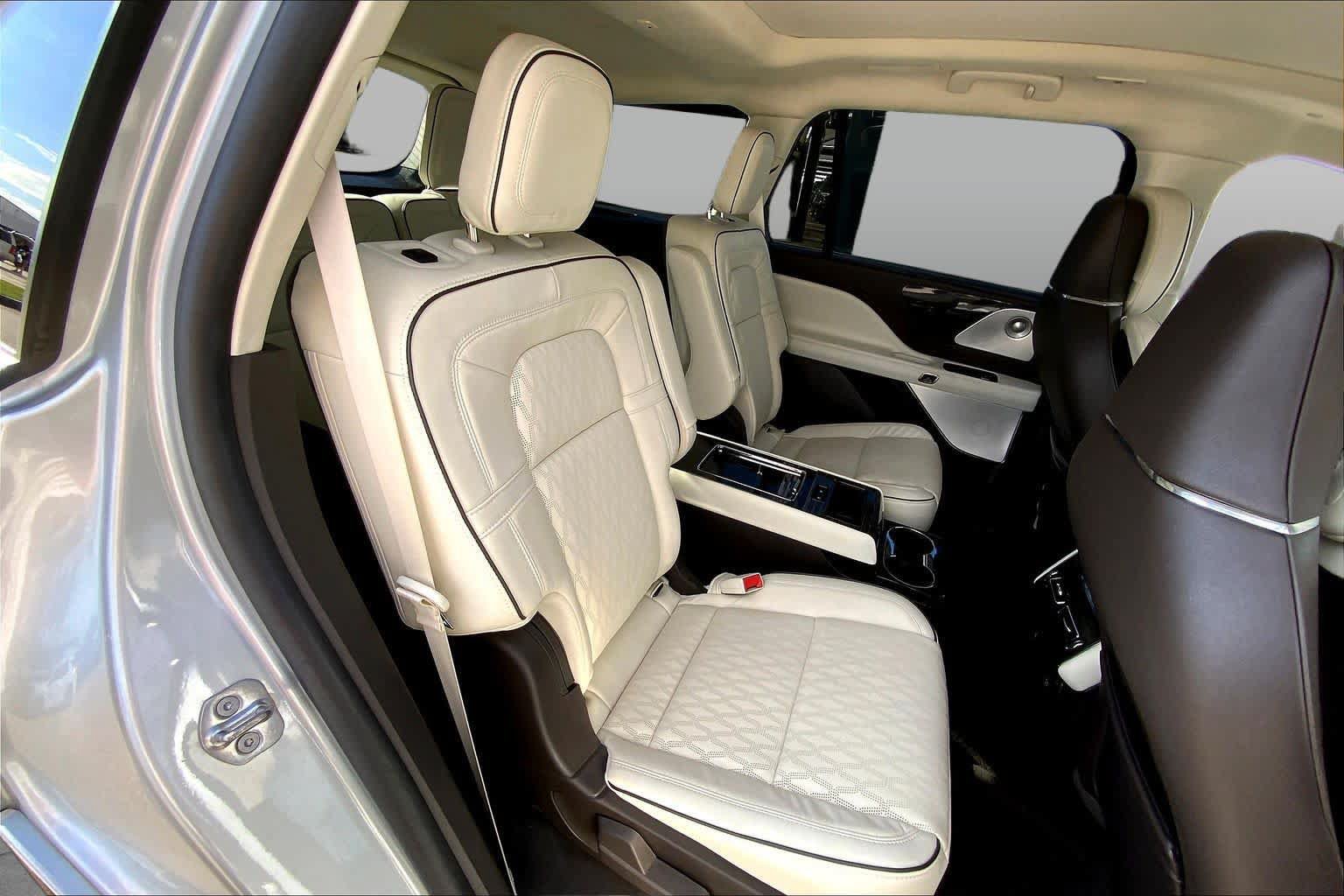 Used 2022 Lincoln Aviator Black Label Grand Touring w/ Class IV Trailer Tow Package AWD/4WD image 18