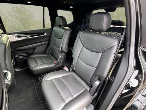 Used 2025 Cadillac XT6 Premium Luxury image 26