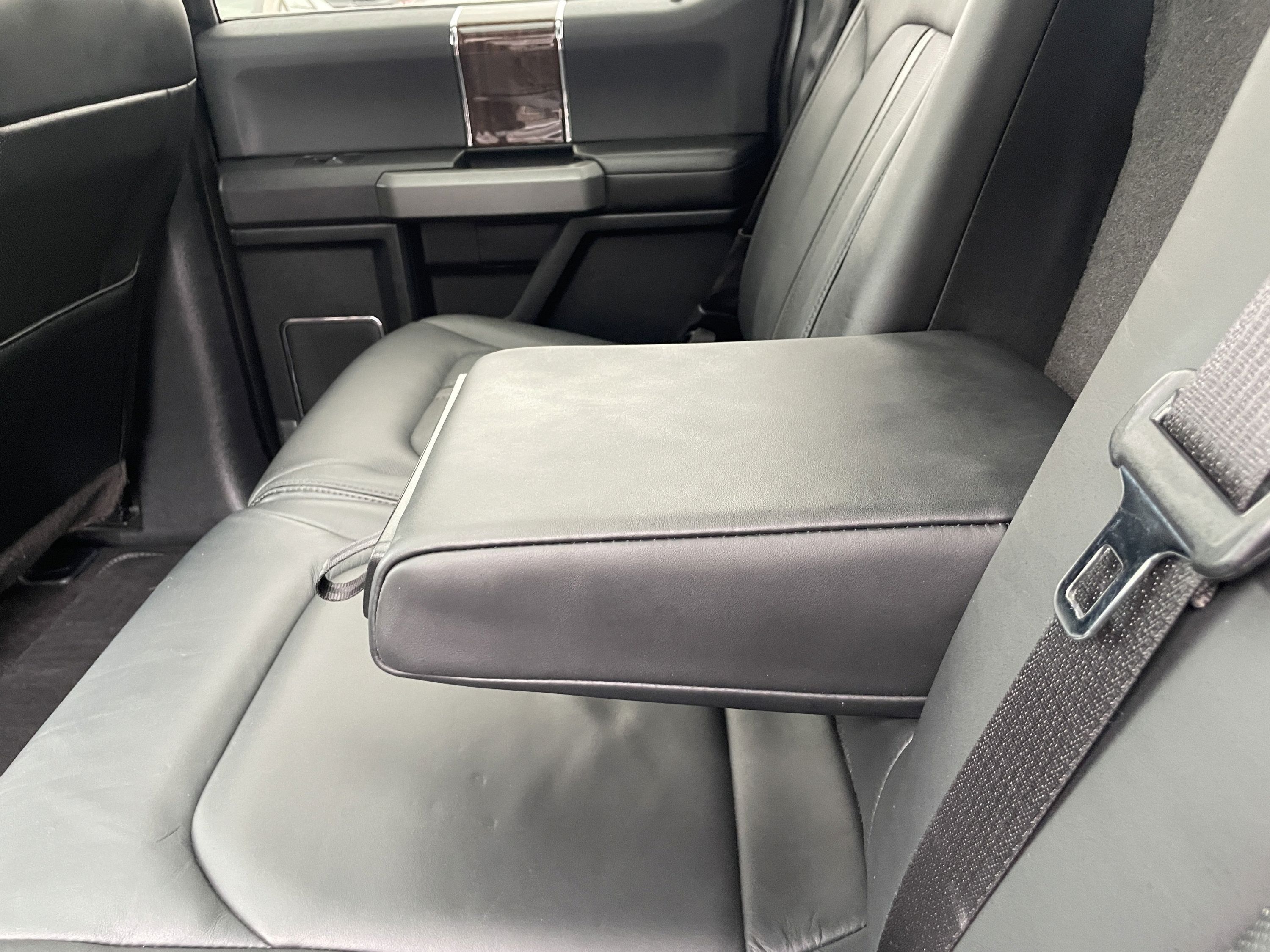 Used 2015 Ford F150 Platinum w/ Equipment Group 701A Luxury AWD/4WD image 29