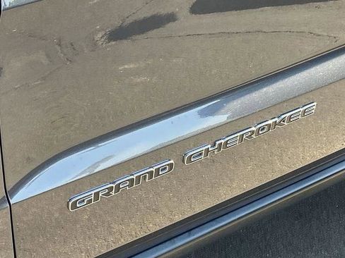 Used 2018 Jeep Grand Cherokee Limited w/ Luxury Group II image 29