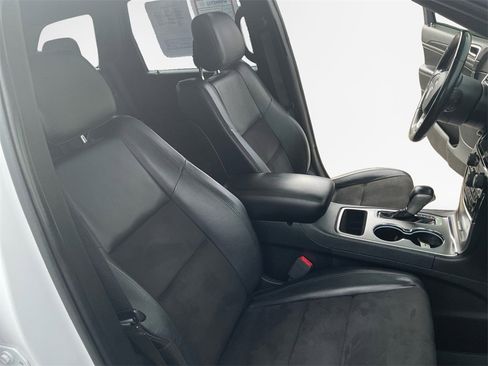 Used 2020 Jeep Grand Cherokee Altitude image 25