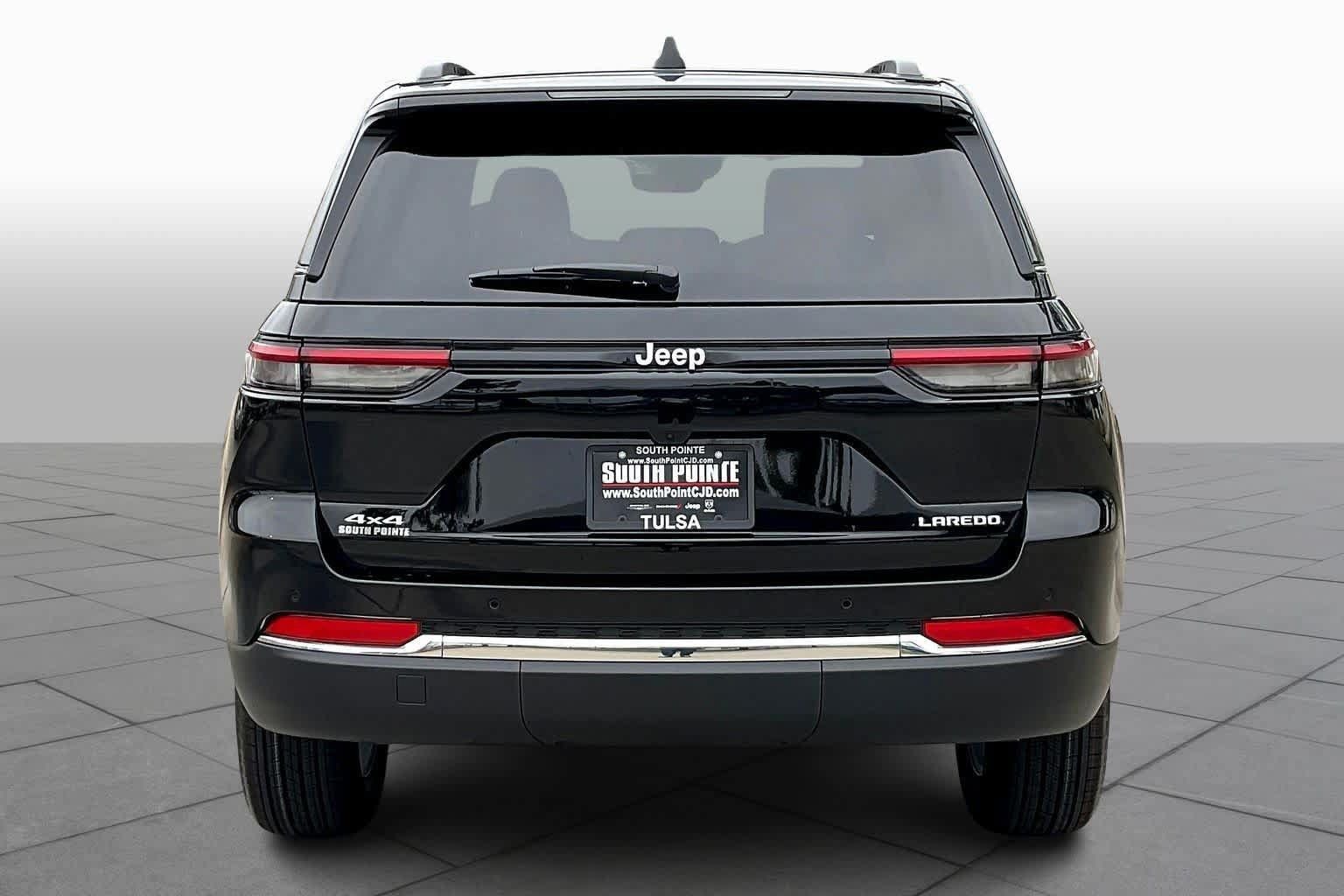 New 2025 Jeep Grand Cherokee Laredo X w/ Luxury Tech Group I AWD/4WD image 4