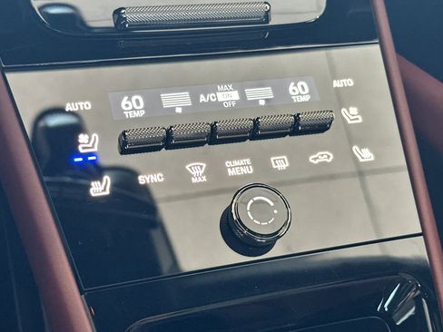 New 2025 Porsche Cayenne Turbo image 25