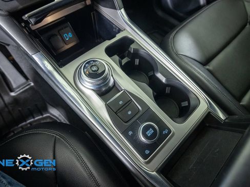 Used 2020 Ford Explorer XLT w/ Equipment Group 202A AWD/4WD image 25