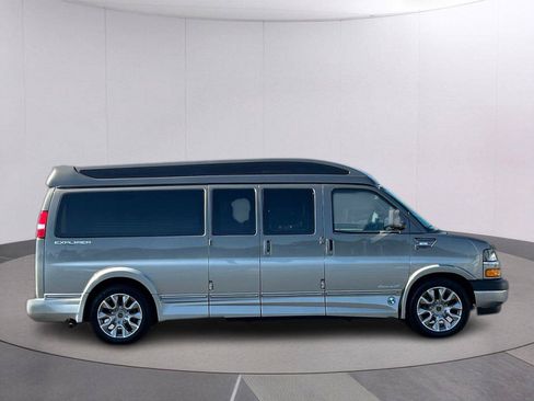 Used 2022 Chevrolet Express 2500 Extended w/ Enhanced Convenience Package RWD image 9