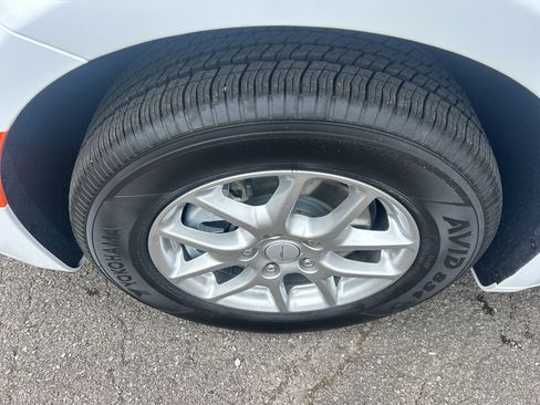 New 2027 Chrysler Pacifica Select FWD image 11