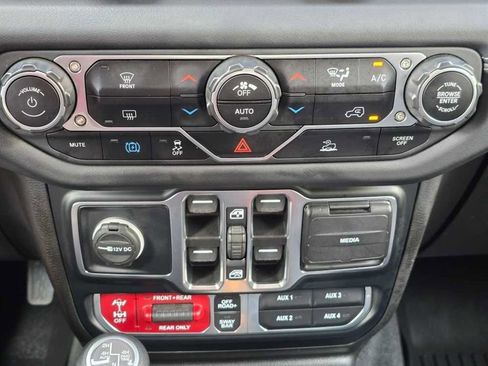 Used 2024 Jeep Wrangler Unlimited Rubicon 4xe AWD/4WD image 40