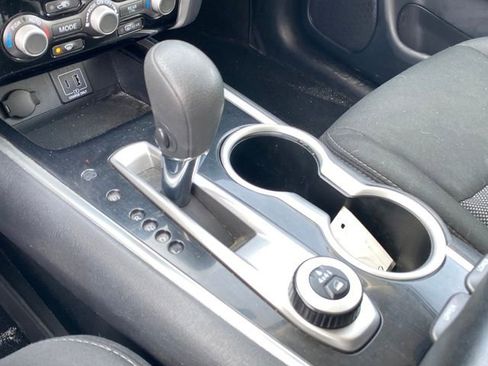 Used 2020 Nissan Pathfinder S image 10