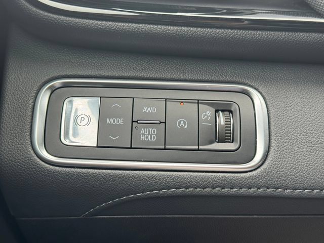 Used 2025 Buick Enclave Preferred AWD/4WD image 26