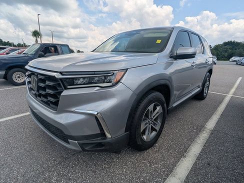 Used 2023 Honda Pilot EX-L image 3