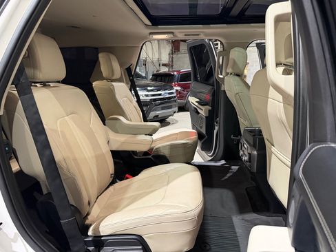 Used 2018 Ford Expedition Platinum RWD image 22