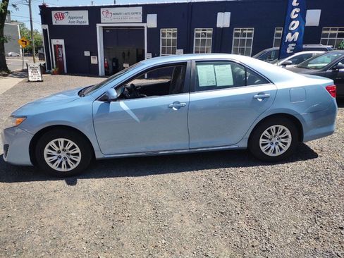 Used 2012 Toyota Camry LE FWD image 1