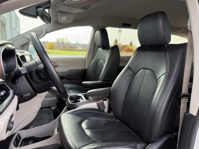 Used 2019 Chrysler Pacifica Touring-L FWD image 9