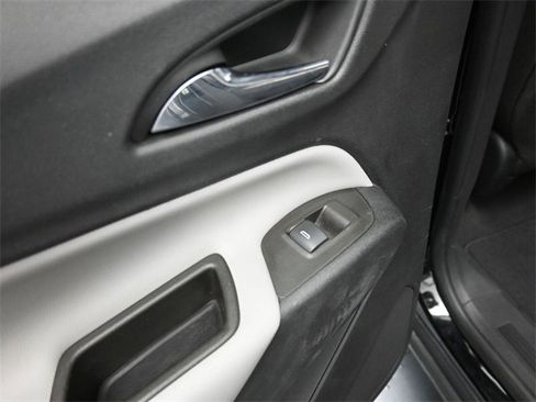 Used 2023 Chevrolet Equinox LT image 32