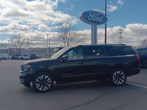 Used 2025 Ford Expedition Max Platinum w/ Driver's Package image 10