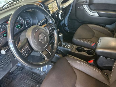 Used 2014 Jeep Wrangler Rubicon w/ Power Convenience Group AWD/4WD image 9