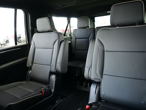 New 2026 Chevrolet Suburban Premier w/ Sun And Tow Package AWD/4WD image 31