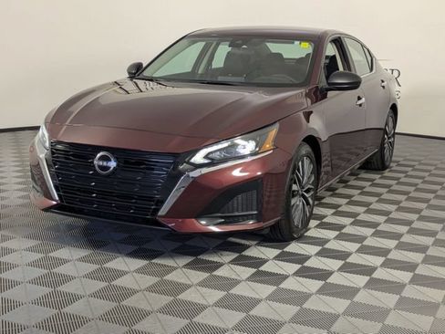 Used 2025 Nissan Altima 2.5 SV FWD image 4