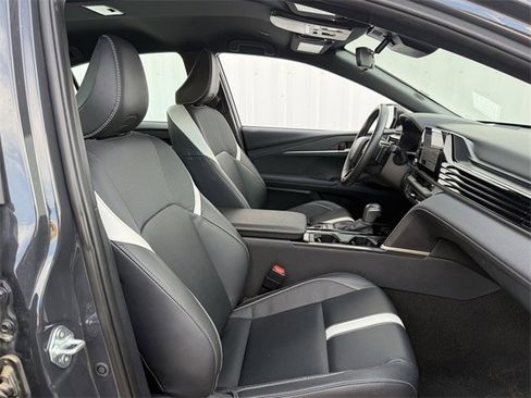 Used 2025 Toyota Camry SE image 29