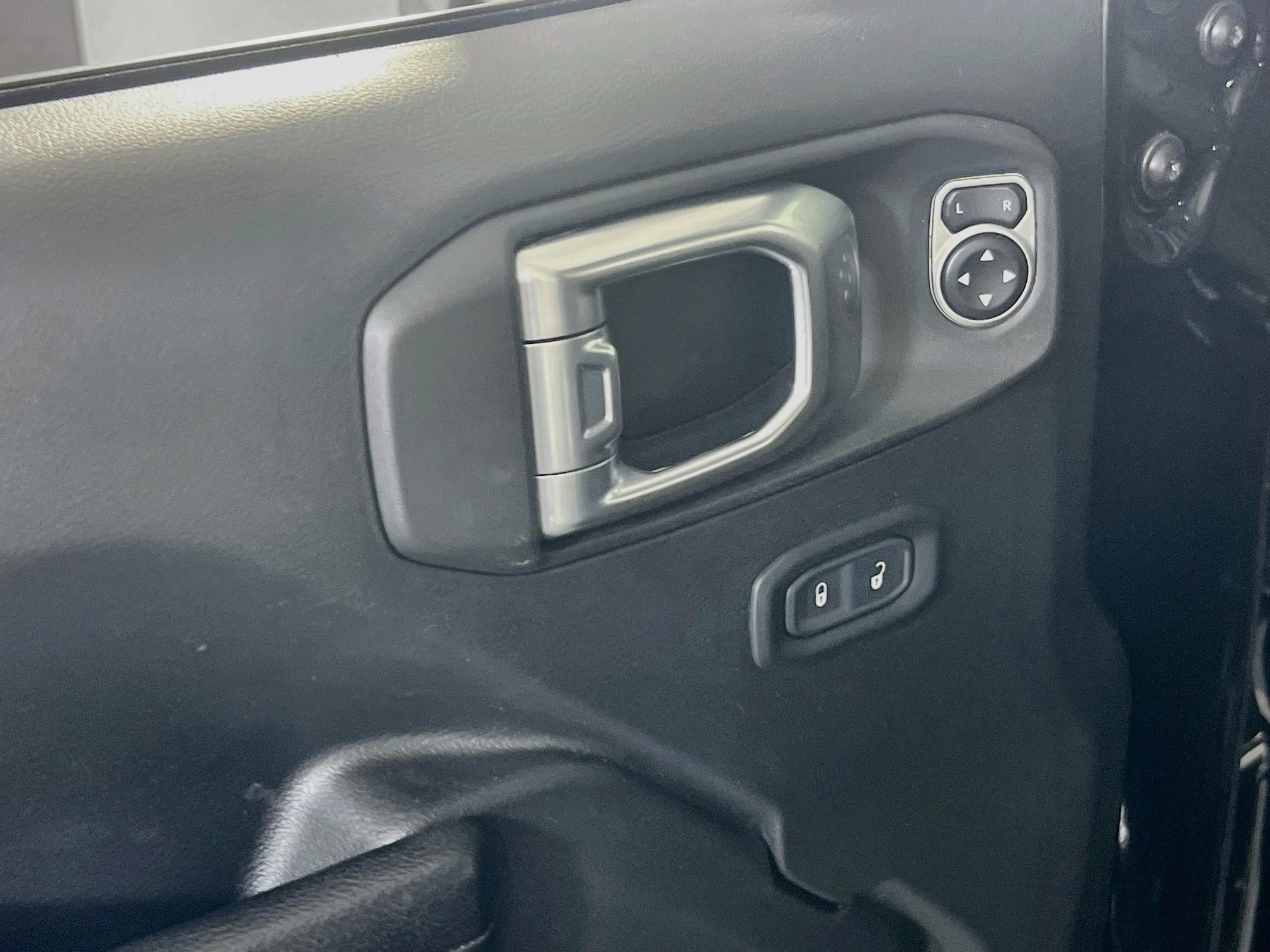 Used 2023 Jeep Gladiator Sport AWD/4WD image 17