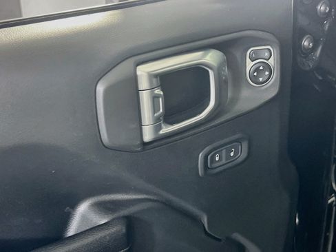 Used 2023 Jeep Gladiator Sport AWD/4WD image 17