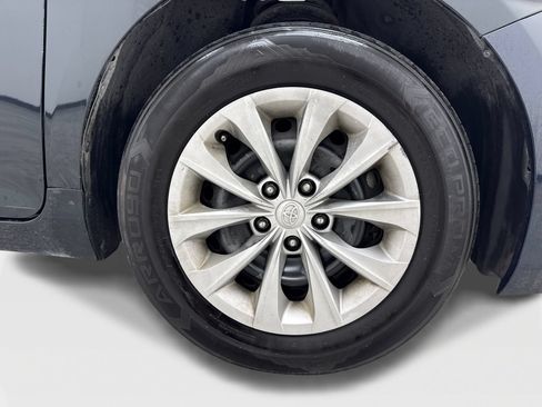 Used 2017 Toyota Camry LE FWD image 48