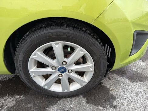 Used 2013 Ford Fiesta SE image 3