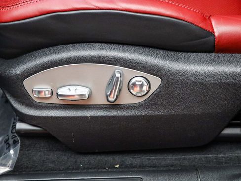 Certified 2025 Porsche Macan image 25